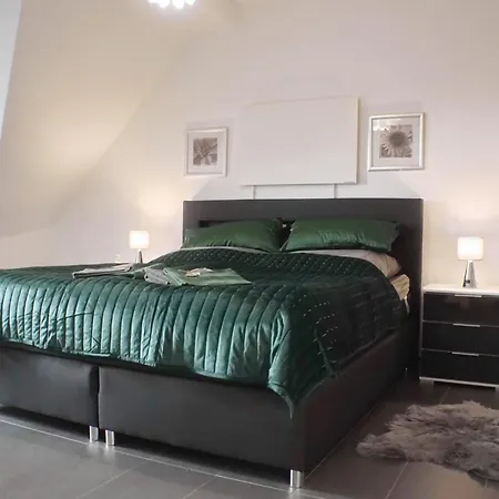 Modernes, Zentrales In Troisdorf, Region Koeln Bonn, 3 Etage, Maximal Fuer 4 Personen, Parkplatz & Netflix Inklusive * Troisdorf