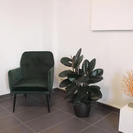 Modernes, Zentrales In Troisdorf, Region Koeln Bonn, 3 Etage, Maximal Fuer 4 Personen, Parkplatz & Netflix Inklusive
