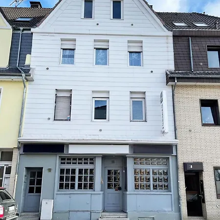 Apartment Modernes, Zentrales In Troisdorf, Region Koeln Bonn, 3 Etage, Maximal Fuer 4 Personen, Parkplatz & Netflix Inklusive *