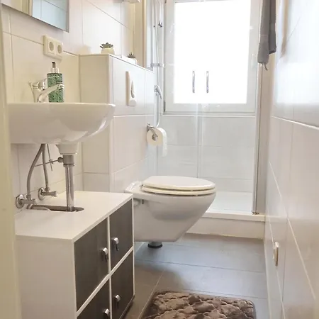 Modernes, Zentrales In Troisdorf, Region Koeln Bonn, 3 Etage, Maximal Fuer 4 Personen, Parkplatz & Netflix Inklusive Apartment Troisdorf