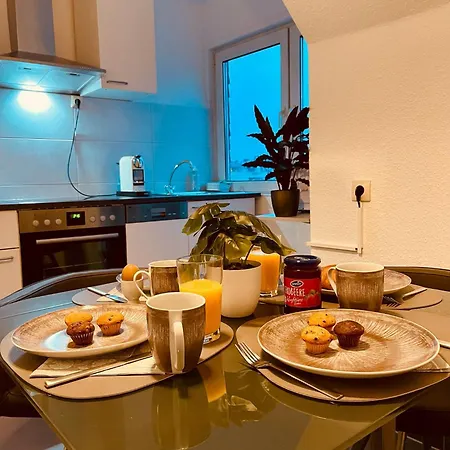 Modernes, Zentrales In Troisdorf, Region Koeln Bonn, 3 Etage, Maximal Fuer 4 Personen, Parkplatz & Netflix Inklusive