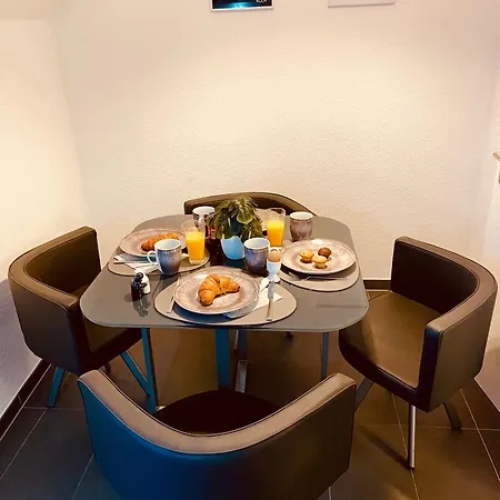 Modernes, Zentrales In Troisdorf, Region Koeln Bonn, 3 Etage, Maximal Fuer 4 Personen, Parkplatz & Netflix Inklusive