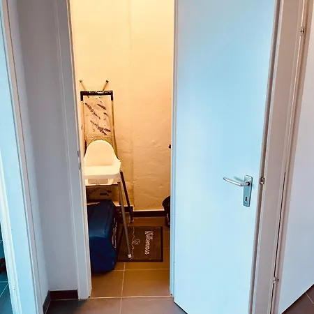 Apartment Modernes, Zentrales In Troisdorf, Region Koeln Bonn, 3 Etage, Maximal Fuer 4 Personen, Parkplatz & Netflix Inklusive
