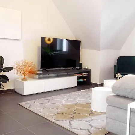 Modernes, Zentrales In Troisdorf, Region Koeln Bonn, 3 Etage, Maximal Fuer 4 Personen, Parkplatz & Netflix Inklusive Apartment *