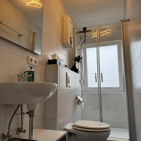 Apartment Modernes, Zentrales In Troisdorf, Region Koeln Bonn, 3 Etage, Maximal Fuer 4 Personen, Parkplatz & Netflix Inklusive *