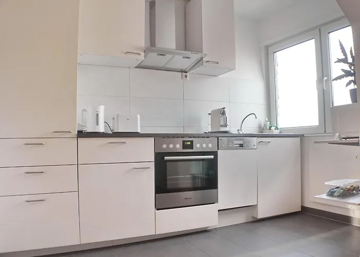 Modernes, Zentrales In Troisdorf, Region Koeln Bonn, 3 Etage, Maximal Fuer 4 Personen, Parkplatz & Netflix Inklusive Τρόισντορφ